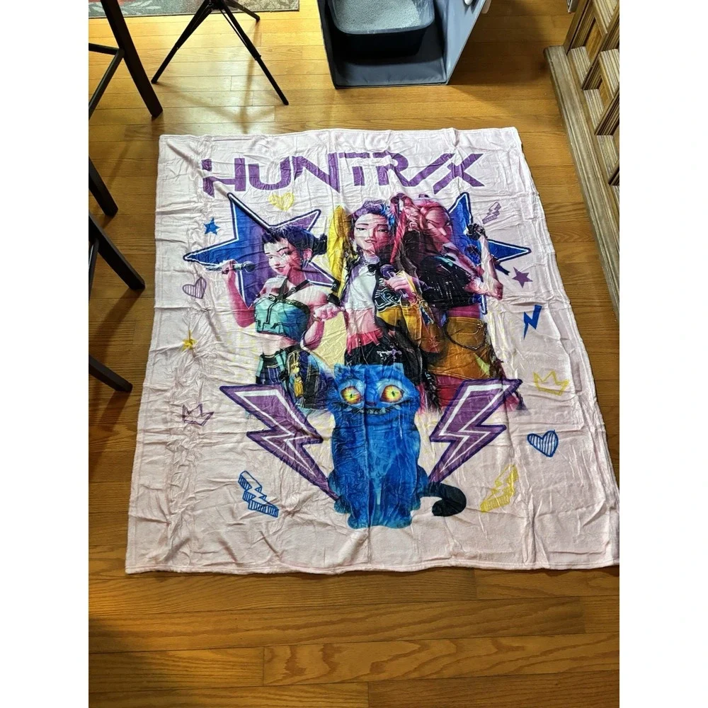 KPop Demon Hunters HUNTR/X Pink Plush Fleece Throw Blanket Approx. 48 x 56[J]